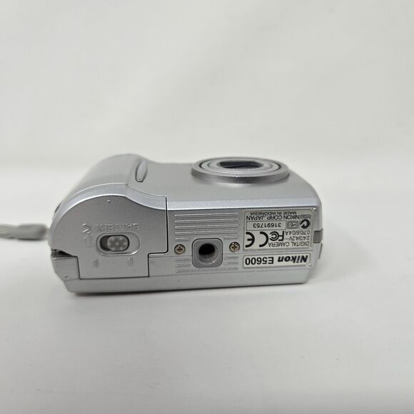 Nikon Coolpix 5600 5.1MP Digital Camera 3x Optic E5600 Original Box Manual Case - Picture 11 of 16